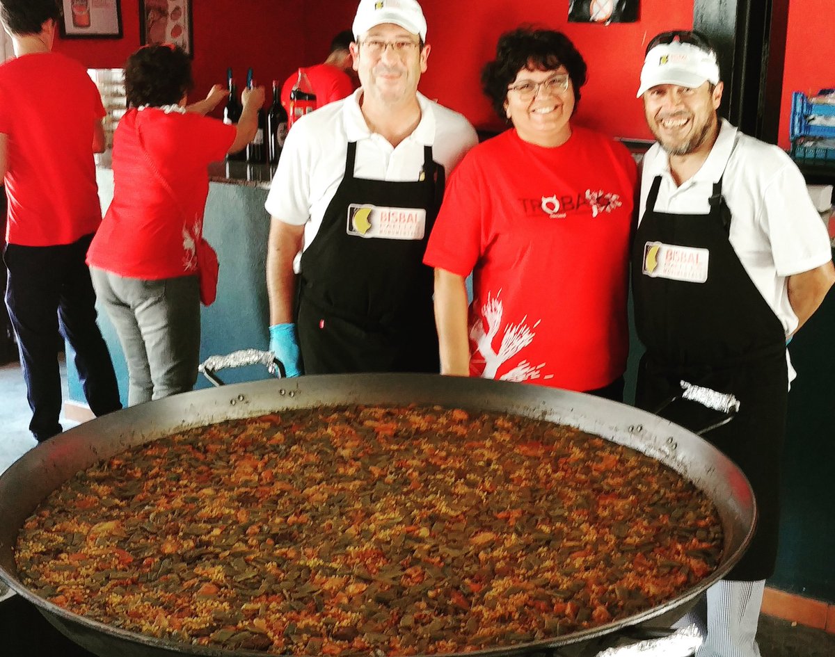 Saul_elpati's tweet photo. Gràcies a @Bisbal_Paelles per el dinar i sopar que ens va a fer al #trobafoc https://t.co/Xodev1UfUq