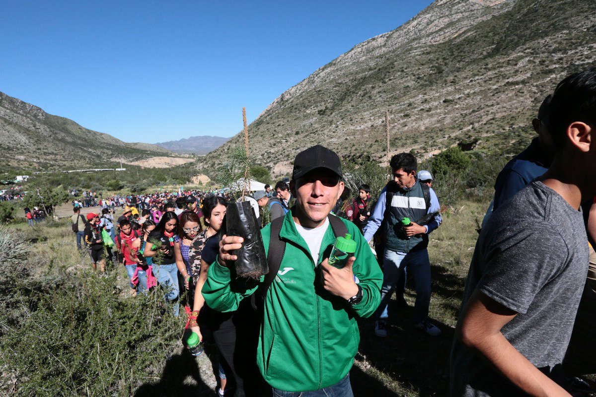 GobDeCoahuila's tweet photo. El @GobDeCoahuila, a través de la @SEMACoahuila y en coordinación con el @SaltilloGob y Aguas de Saltillo, llevaron a cabo la Séptima Jornada de #Reforestación en la Sierra de #Zapalinamé . https://t.co/D64FqlJSAe