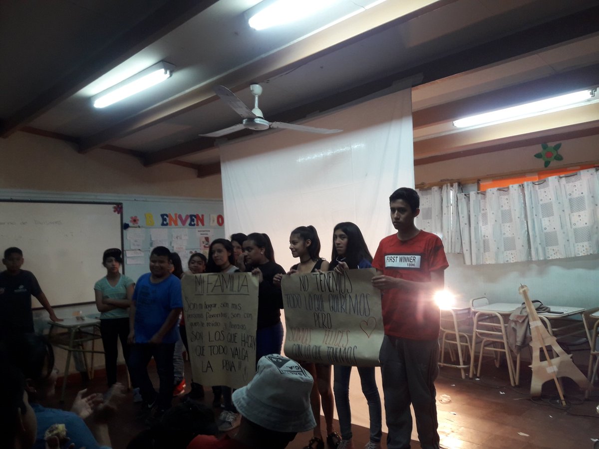 #Hoy Jornada Provincial de la Familia en CAI 5 <a href="/Escuelabierta1/">Fundación Corazones Azules</a> #Salta compartimos juegos cooperativos, taller de adultos y presentacion de un espectáculo referido a la importancia de la familia ¡Felicitaciones! .<a href="/UrtubeyJM/">Juan Manuel Urtubey</a> 
.<a href="/aniberruezo/">analia berruezo</a> .<a href="/larubita70/">Rubita Bijou</a> .<a href="/fguillesaavedra/">GUILLERMO SAAVEDRA</a>