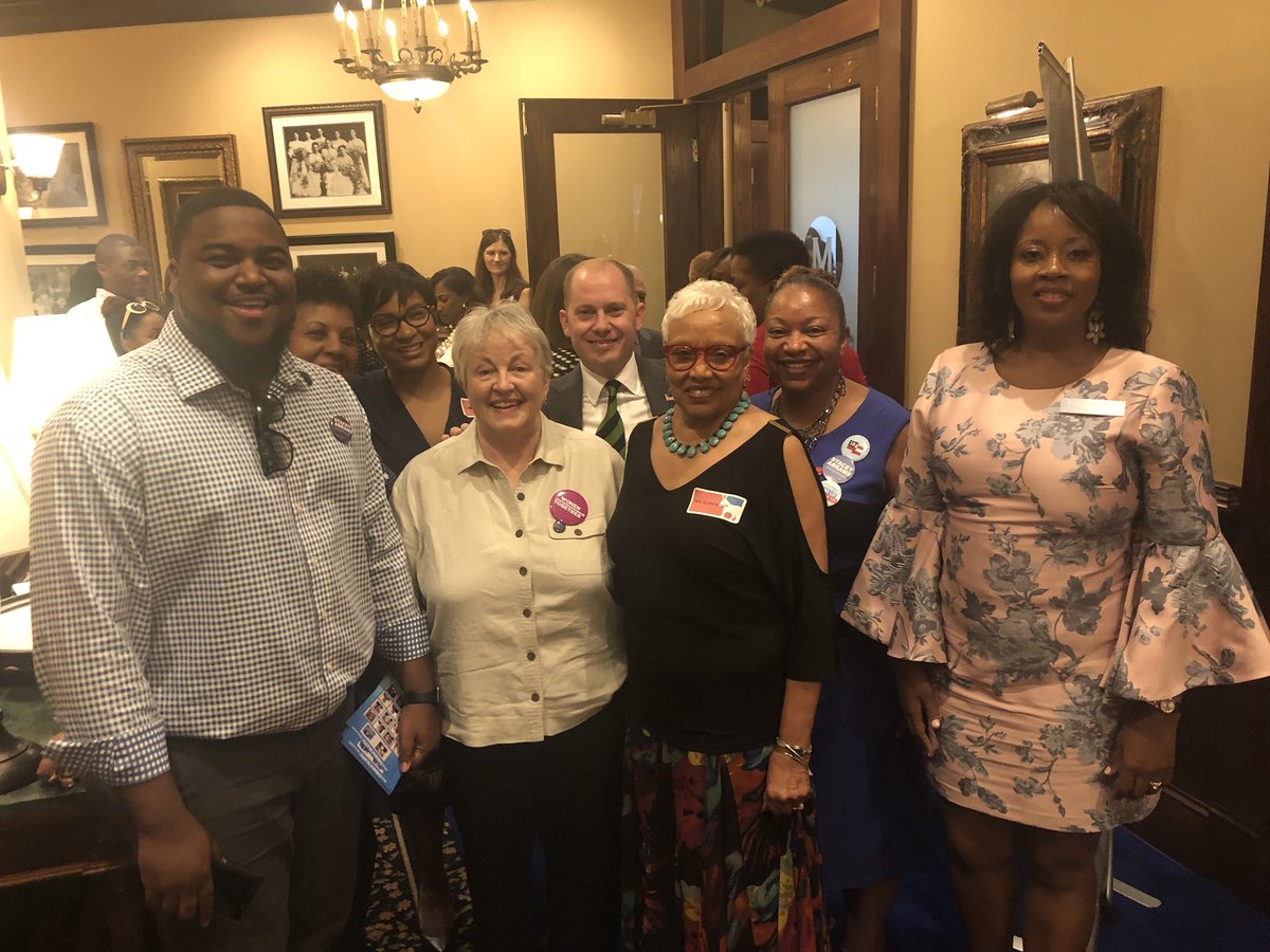 Thank you to the Georgia Federation of Democratic Women for inviting me to speak at their meeting this afternoon. It was an honor to be surrounded and supported by so many amazing and inspiring women. #gapol #democraticwomen #charlie4georgia