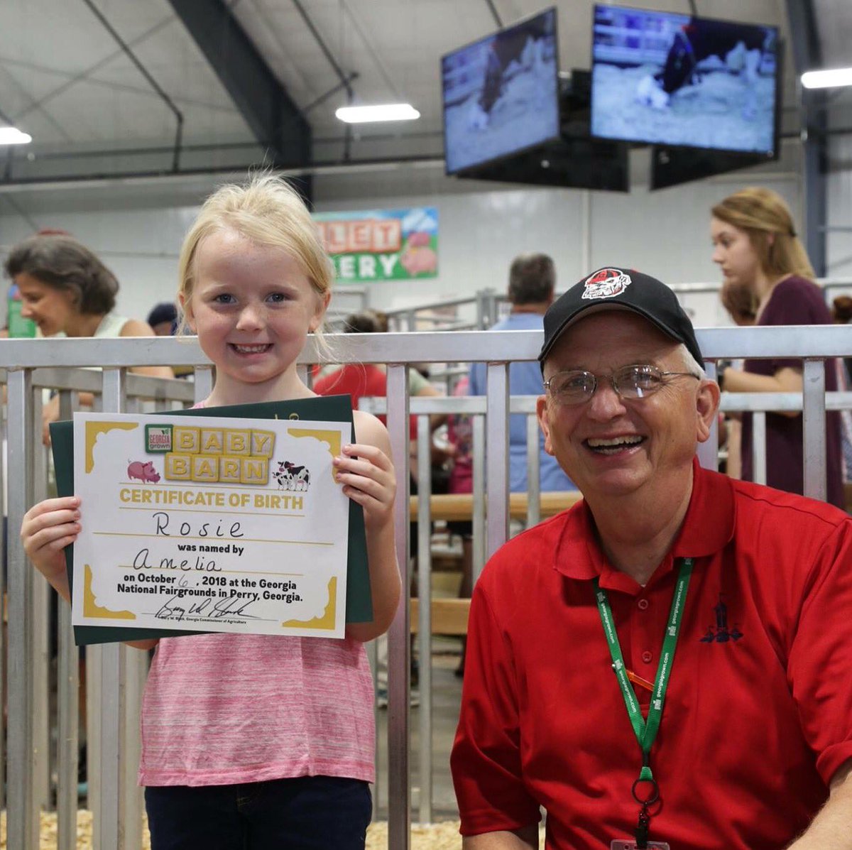 GeorgiaGrown's tweet photo. Our 5th calf, Rosie was just born at the Georgia Grown Baby Barn! Thanks, Amelia, for helping name our new baby! Happy Birthday, Rosie! #georgiagrown #babybarn #ggatthefair https://t.co/Kvw6E26ocx
