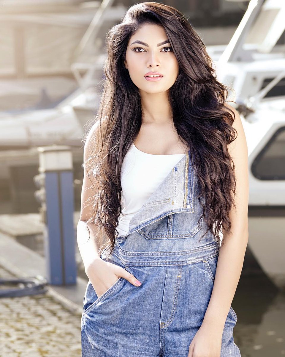 feminamissindia's tweet photo. Wishing the stunning @iLopamudraRaut a very very happy birthday. 🎂🎉🎊 #happyBirthdayLopa https://t.co/YW2eMcEdbL