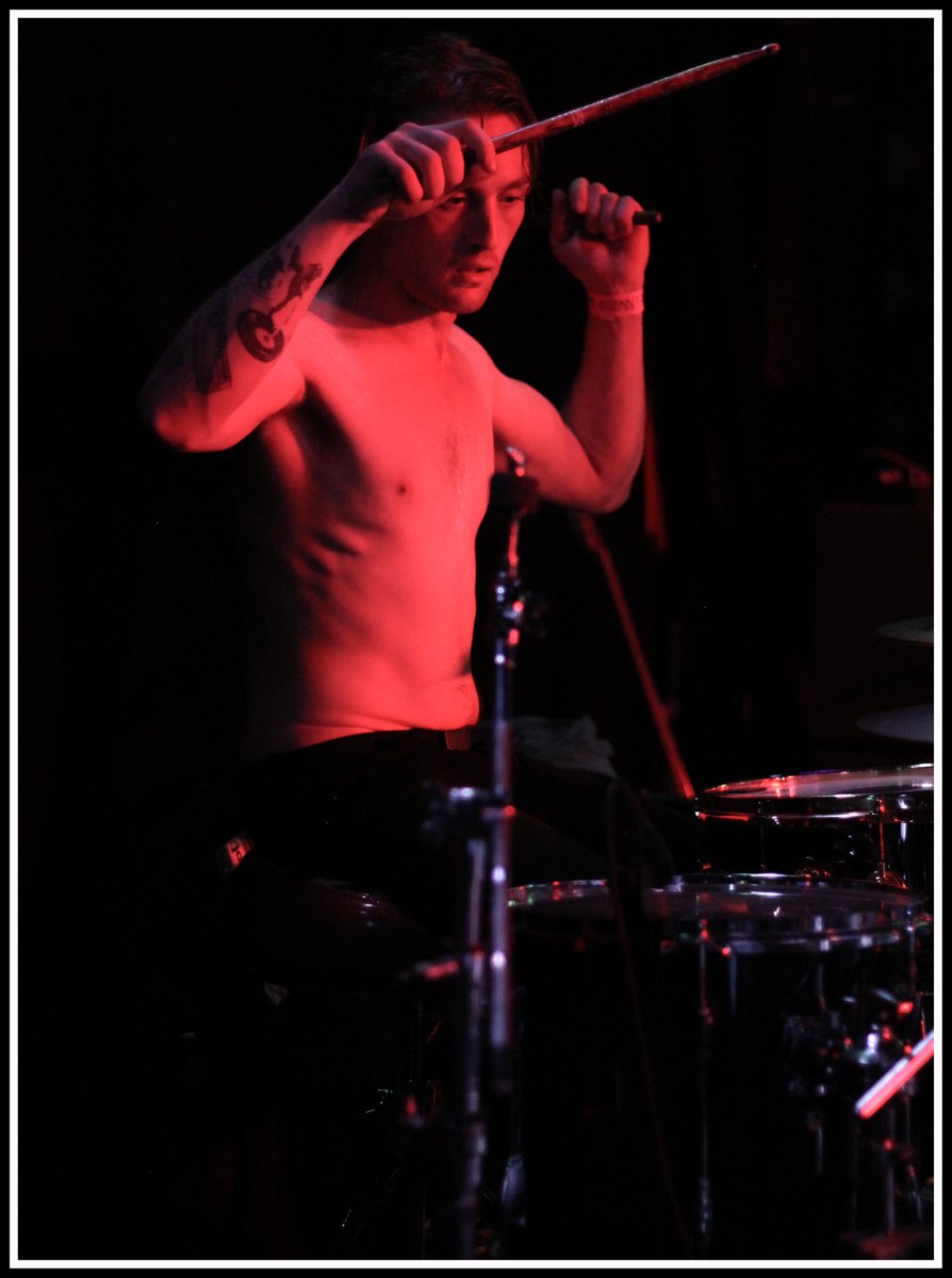 paulnewbold10's tweet photo. Stage presence. Tom Graham from GrassRoutes live on stage at The Zephyr Lounge for the Alt @AltSoundsCov / @APEPROMO concert. 
.
#photographer #musicphotography #musicphotographer #concertphotography #canonphotography https://t.co/OPsGg1zMEs