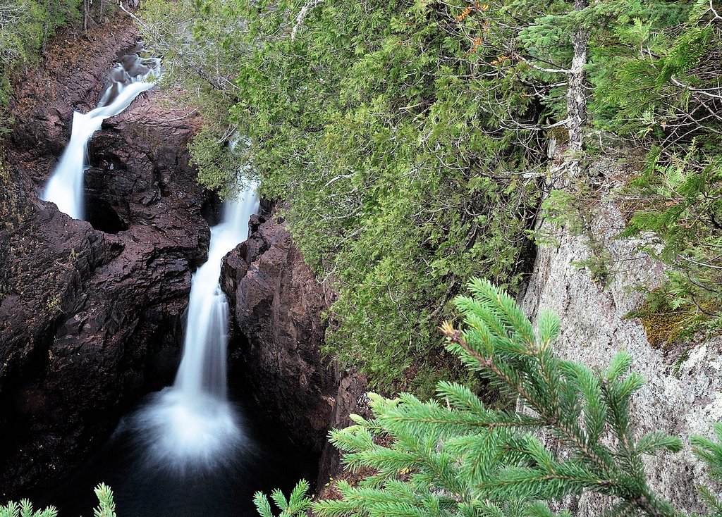 UnknownPlaces1's tweet photo. For the collection: #strangeplaces
Devil's Kettle, Lake Superior, Minnesota, USA.
Even after 200 years of studies, geologists cannot say where the left hole brings the water of this crazy falls. #mistery #unknownplaces
#creepy #saturday # #travel #devilskettle #adventure #trip https://t.co/yMwBcRW3U2