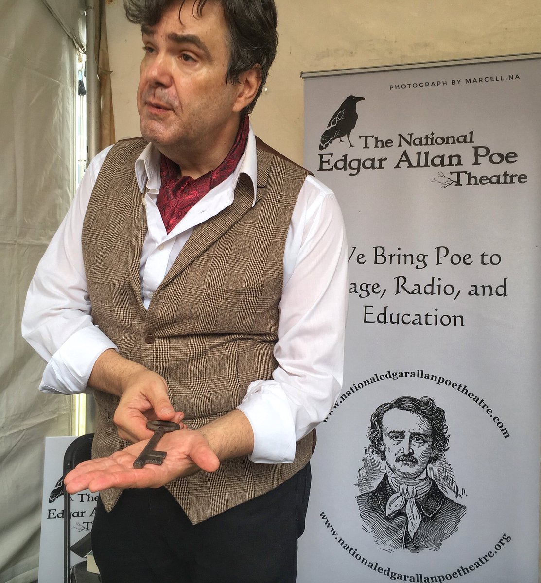 MarcellinaPix's tweet photo. Enjoying the International Edgar Allan Poe Festival to commemorate the 169th anniversary of his death sponsored by @PoeFestIntl @PoeBaltimore in Baltimore Maryland #deathWeekend #literature #writer #poet https://t.co/hHlLSqlhJl