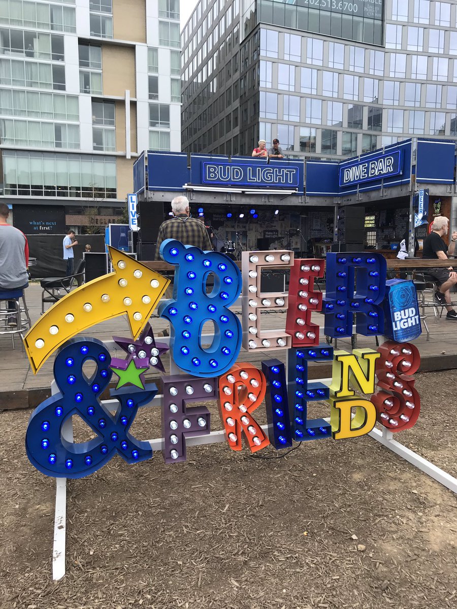 BtchesWhoBrunch's tweet photo. Coming at you live from @LoveBeerFest18! Come on down to Capital Riverfront for a free, family- and doggo-friendly fun event! 🍻 #sponsored https://t.co/FEKcMnDNJR