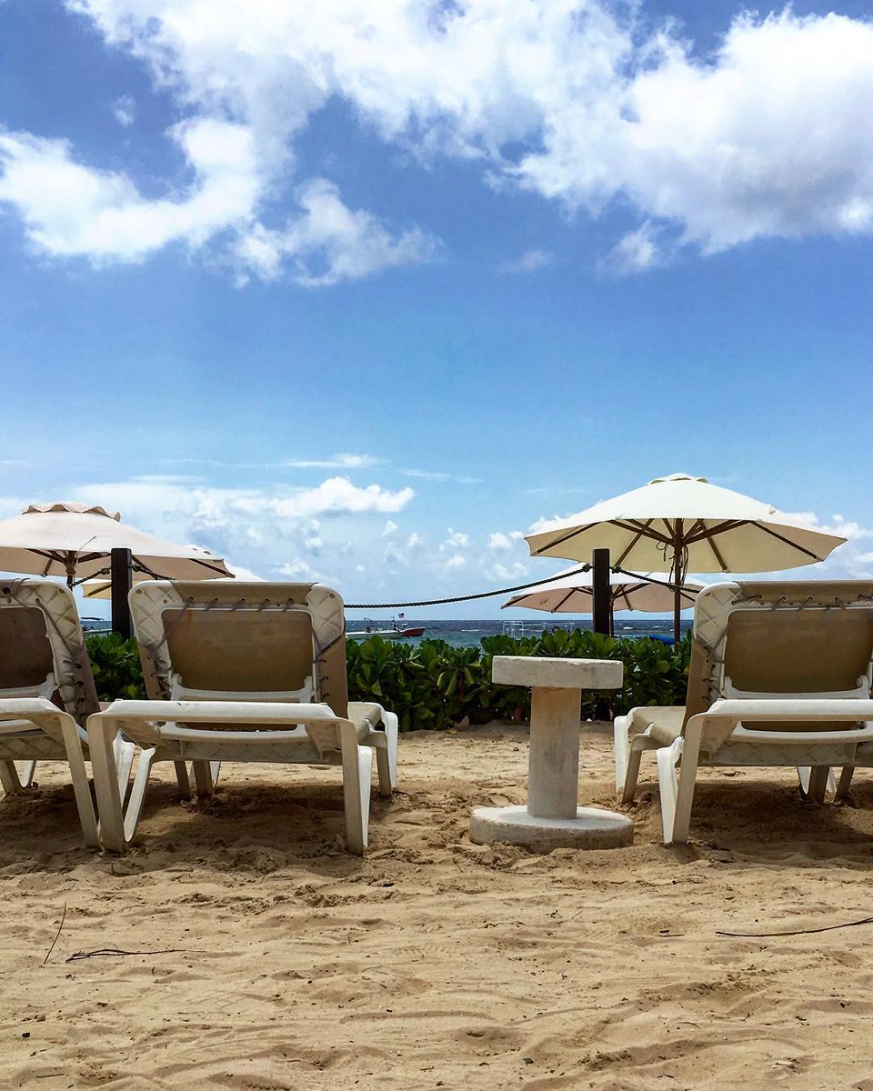 Today is dedicated to making no plans, losing track of time and admiring the beauty of Coco Beach. | photo: lunabillytravels