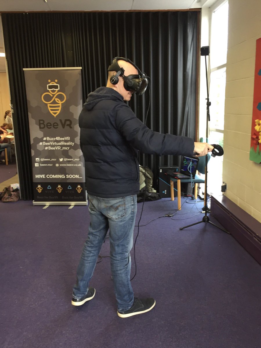 BeeVR_mcr's tweet photo. Had such a buzzing day in Marple Library at #FunPalaces 💛 Looking forward to next year's event!🐝 
#beevr_mcr #virtualreality #marplelibrary #stockport https://t.co/TdSDzU9tAS
