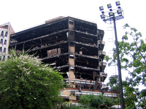 profesoradayana's tweet photo. @GobiernoTachira Antes de la "quemazón", que ninguna gobernación de turno ha sido capaz de re-edificar. Mejor era el mercado. https://t.co/PhO97Y4TXD