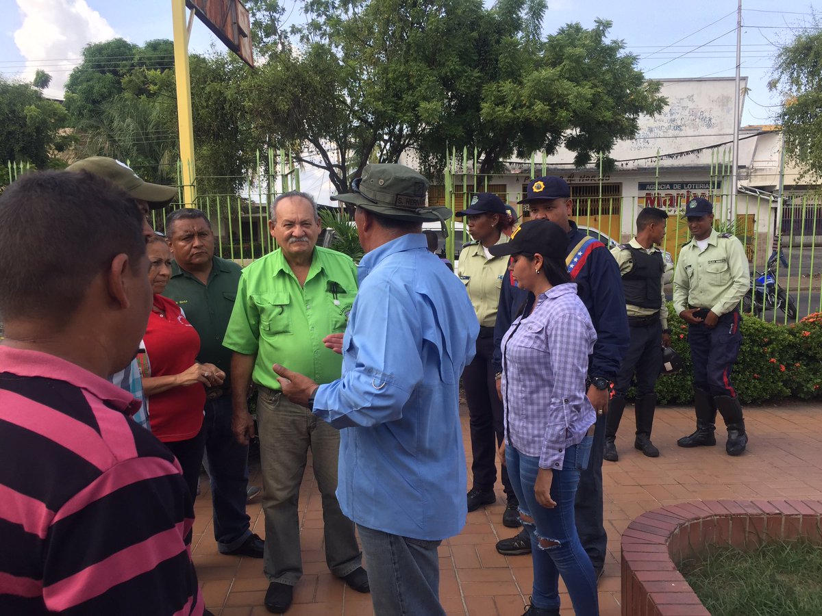 #Ahora🛑 #06Oct a las 2:43PM nos reunimos con los dueños y encargados de líneas de transporte dentro del Terminal de Pasajeros de Ciudad Bolívar #VenezuelaEsPazYSolidaridad #HeresEsDesarrollo <a href="/JustoNogueraP/">Justo Noguera Pietri</a> <a href="/NicolasMaduro/">Nicolás Maduro</a> <a href="/dcabellor/">Diosdado Cabello R</a>