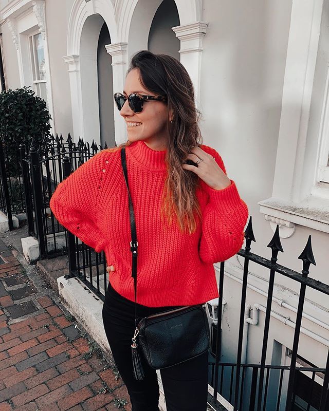 emily_r_harding's tweet photo. Can’t miss me in this jumper! Another steal from @hm at only £17.99 🙌🏼 It also comes in cream which I’m very tempted by. Will link in stories 😍 Today is 100% a knitwear day!
.
.
.
.
.
#knitwear #autumnishere #imwearingri #hm #asseenonme #ootd #ootdfa… https://t.co/Ik0QQbySPy https://t.co/0mNzUD0H02