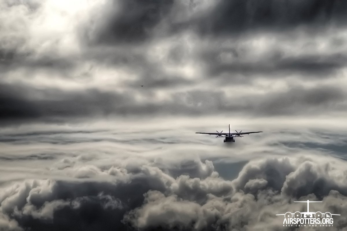 airspottersORG's tweet photo. Entre nubes vangoghianas...#CASaturday #C295 https://t.co/LdAQIisFVt
