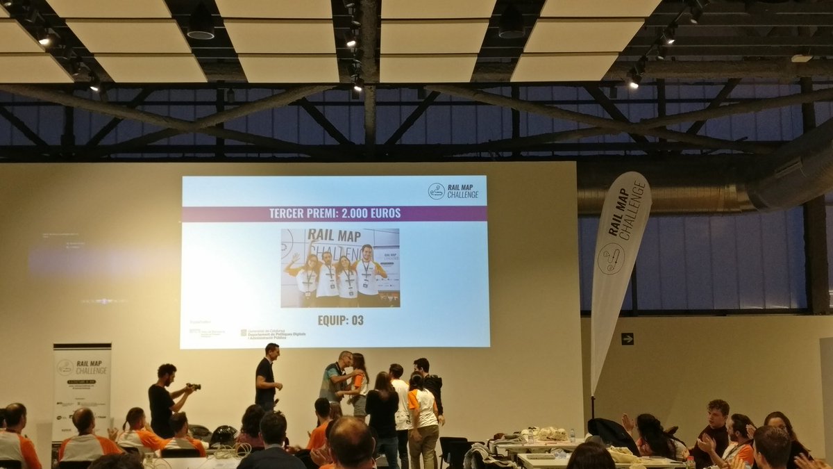 jbar3640's tweet photo. després de més 24h de molts feina, l'esforç ha valgut la pena i tots els equips han presentat les seves idees del #RailMapChallenge. felicitats als guanyadors i a tots els participants!! https://t.co/4wENS6Wwyx