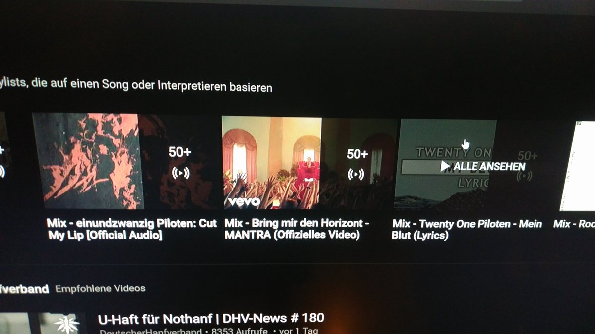 NiklasThorben's tweet photo. Derzeit übersetzt @YouTube Sachen die nicht übersetzt werden sollten...  Und zeigt teilweise falsche Titel an...

Bei euch auch? https://t.co/KGlMVm92x0