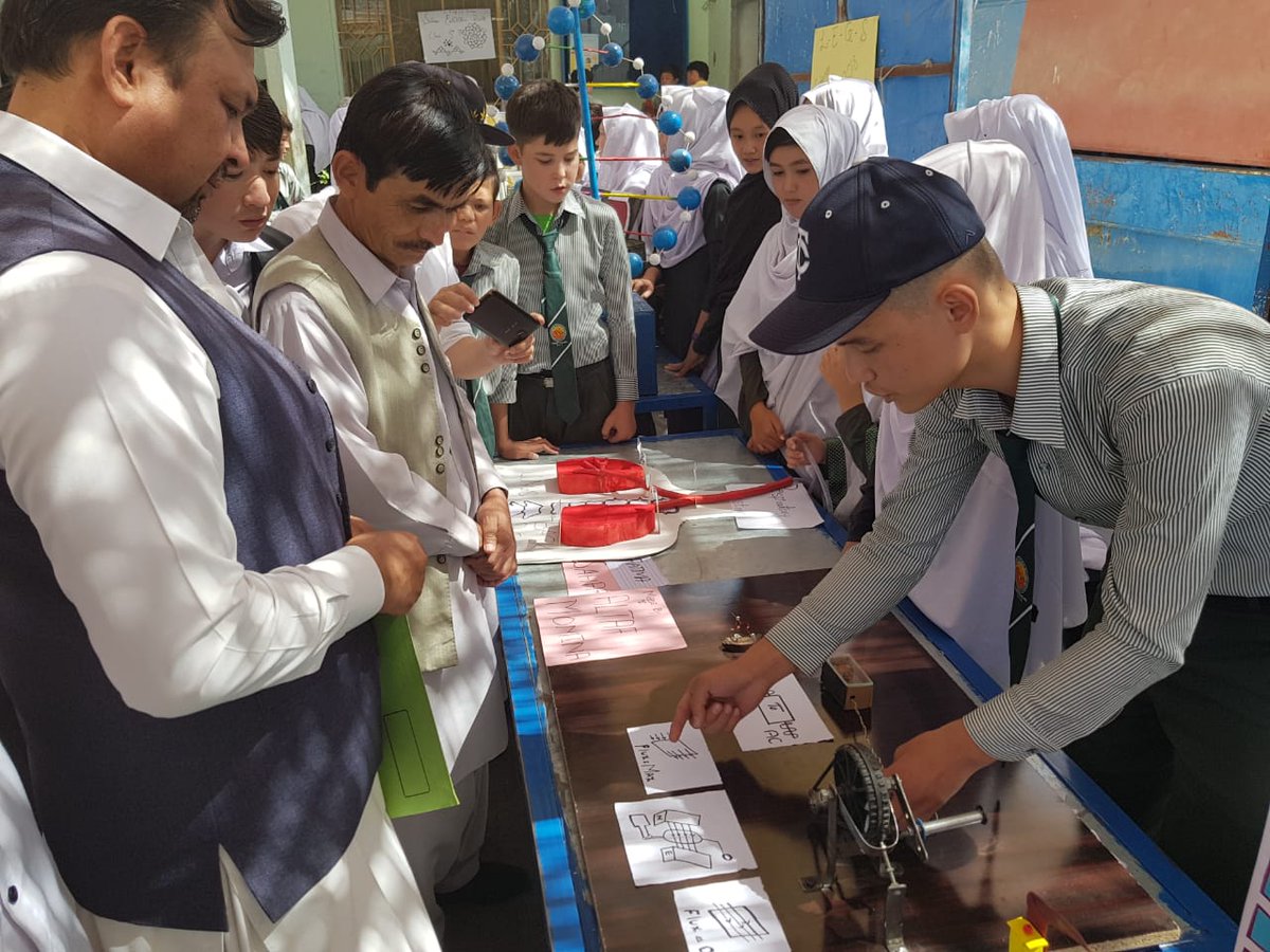 YaaaaRee's tweet photo. #DoingIsLearning Students learns the best only by doing #ScienceExhibition2018 #LondonEnglishGrammarHighSchoolQuetta #WaterFilterationPlant #AutomaticStreetLight #Waterfall #MobileSolarSystem https://t.co/Tppg7OQ6wX