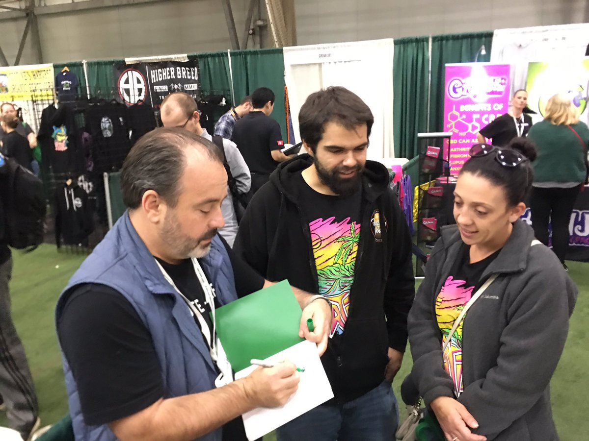 suiteleaf's tweet photo. Pick up Danny’s new book at the @suiteleaf booth this wknd at #MECANN18 in Portland, ME @DannyDanko #GrowYourOwn #NECANN https://t.co/AS0UIObNHk