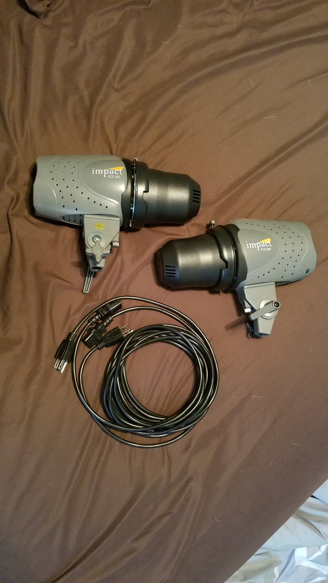 DebbieA_Photo's tweet photo. Selling (2) Impact VSD 300 Strobe Flashes both together for $300. Hit me up today! #Photography #BrowardCounty #MiamiBeach #Miami #SouthFlorida https://t.co/NHPJwUws46