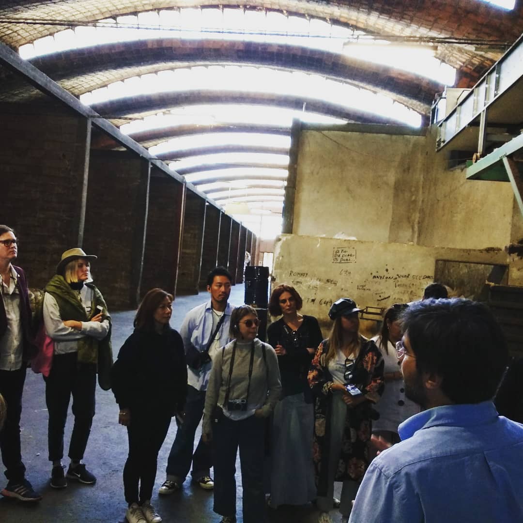 CDU_uruguay's tweet photo. Nos acercamos un poco más a la cadena de producción de la lana en Engraw S.A, una de las cuatro industrias topistas del país.
La visita formó parte de la #wooltour en el marco de las rondas de negocios de #diseño @UruguayXXI @CDU_uruguay @mercados_SUL @MarcaUruguay https://t.co/Fxyyk7HD44