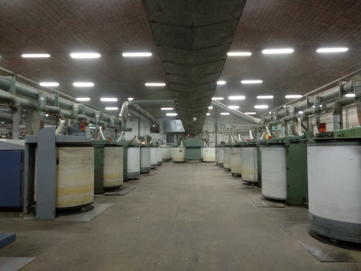 CDU_uruguay's tweet photo. Nos acercamos un poco más a la cadena de producción de la lana en Engraw S.A, una de las cuatro industrias topistas del país.
La visita formó parte de la #wooltour en el marco de las rondas de negocios de #diseño @UruguayXXI @CDU_uruguay @mercados_SUL @MarcaUruguay https://t.co/Fxyyk7HD44