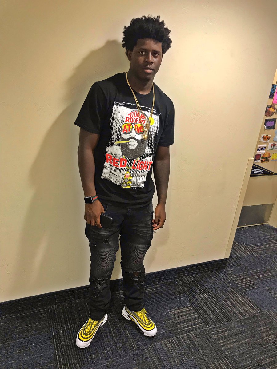 Seventre3's tweet photo. I Know Shawty Only On My Trail Cuz She See A Ticket 💳💰
#FreePuin https://t.co/vGPkjgP7Jk