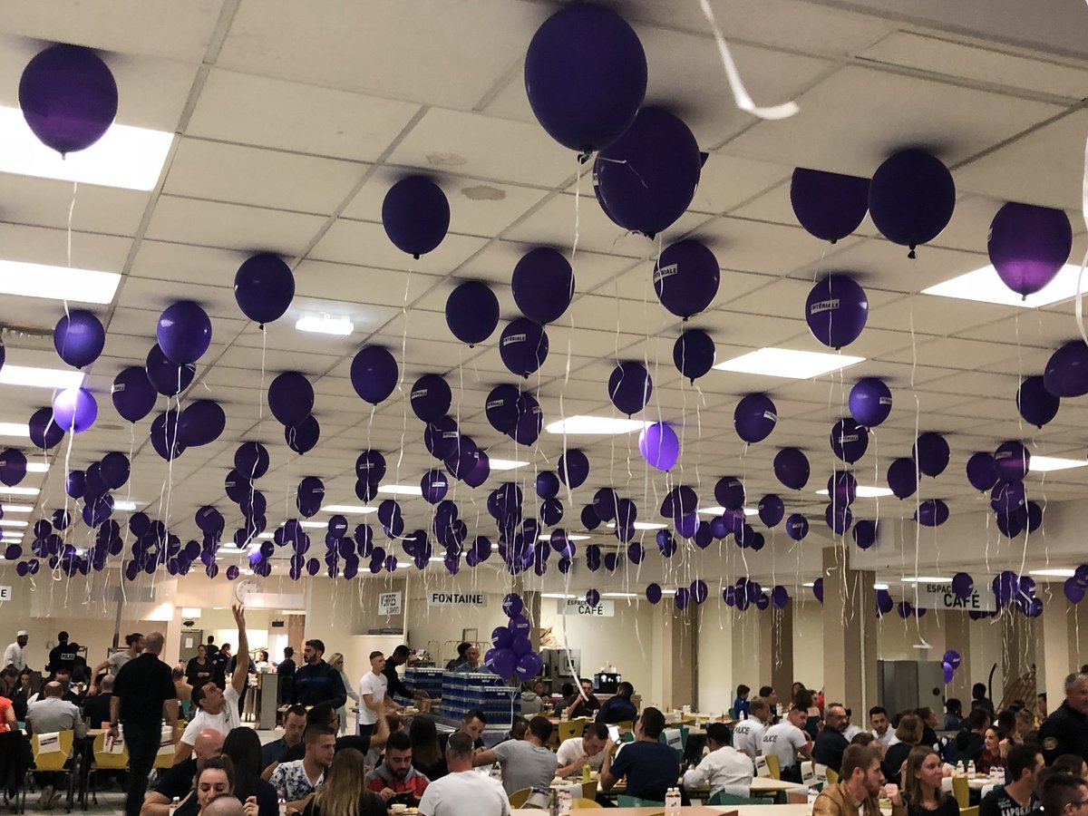 PascalBeaubat's tweet photo. .@Interiale plus que jamais aux côtés de @PoliceNationale a l’occasion du 20ème anniversaire de l'ENP de Nîmes : 2000 ballons gonflés dans le mess ! #ENPNimes20ans https://t.co/gx82o2V2Rz