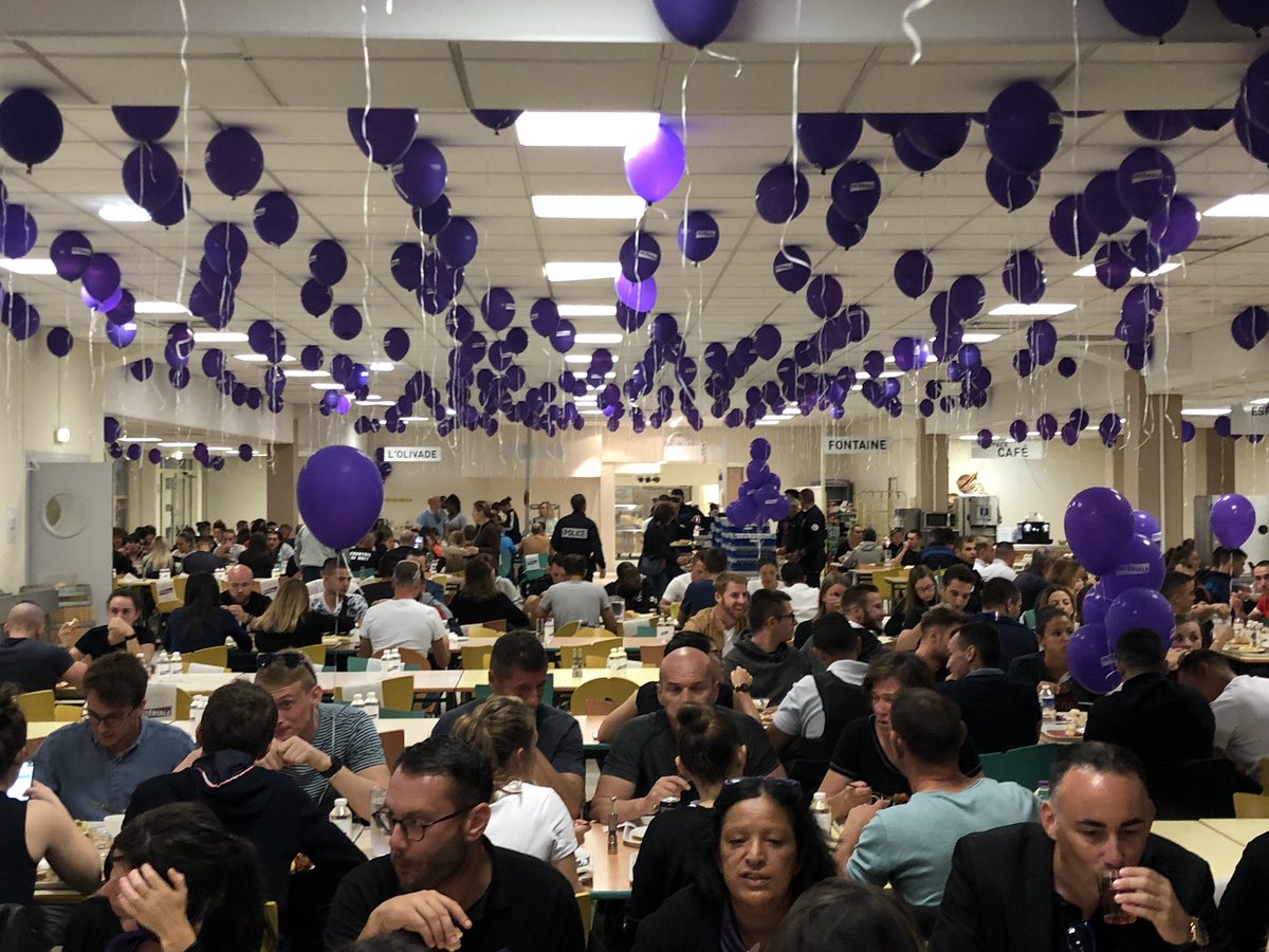 PascalBeaubat's tweet photo. .@Interiale plus que jamais aux côtés de @PoliceNationale a l’occasion du 20ème anniversaire de l'ENP de Nîmes : 2000 ballons gonflés dans le mess ! #ENPNimes20ans https://t.co/gx82o2V2Rz