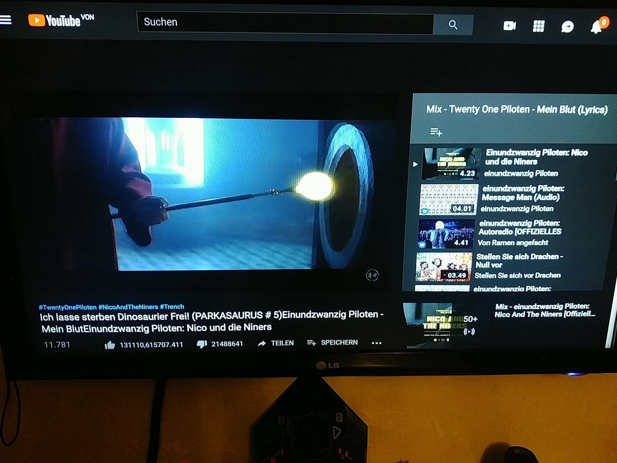 NiklasThorben's tweet photo. Ein Bild voller Fehler😅😅😅
@YouTube 
Geil das 3 Videotitel hintereinander stehen😅 https://t.co/JL0nlpjZT4
