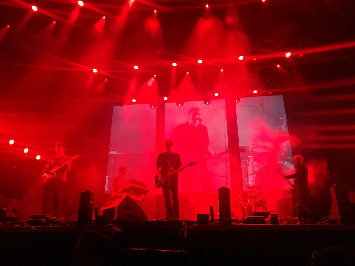 FFfanspy's tweet image. No han pasado siquiera 24hs del show y lo queremos tener de vuelta! Rohayhu Franz Ferdinand ♥️