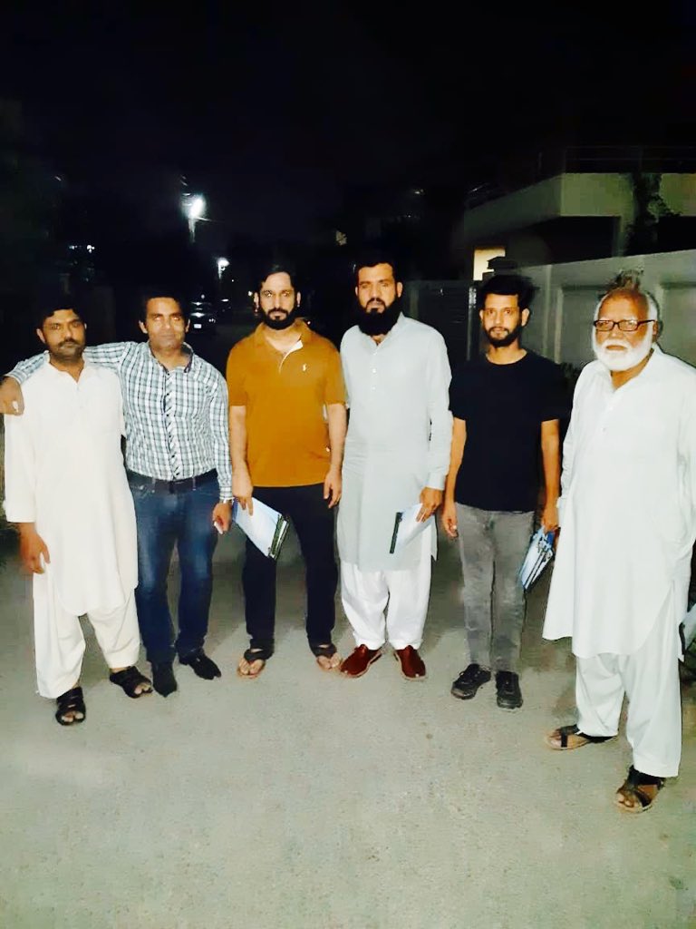 ZahidNabiGill's tweet photo. #NA131 Khan ka 💕
Door to Door to compaign at Pchs Lahore Cantt #Ward8 @HumayunAkhtarK #14Oct2018 https://t.co/7ZINeDBuBs