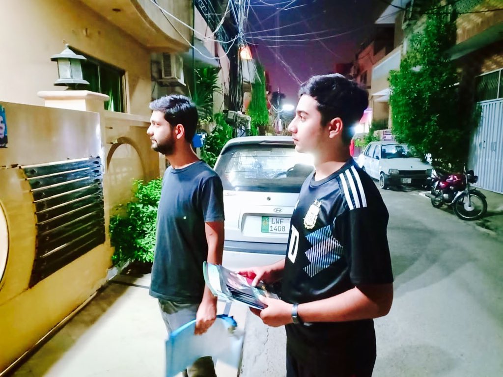 ZahidNabiGill's tweet photo. #NA131 Khan ka 💕
Door to Door to compaign at Pchs Lahore Cantt #Ward8 @HumayunAkhtarK #14Oct2018 https://t.co/7ZINeDBuBs