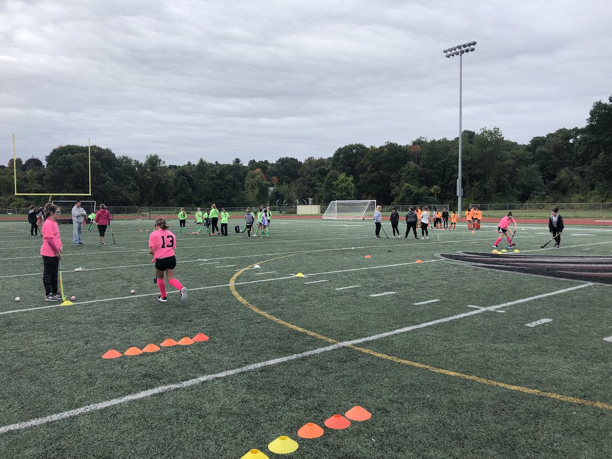 More photos from our youth clinic <a href="/ChsFH2018/">CHS Fhockey 2018</a>