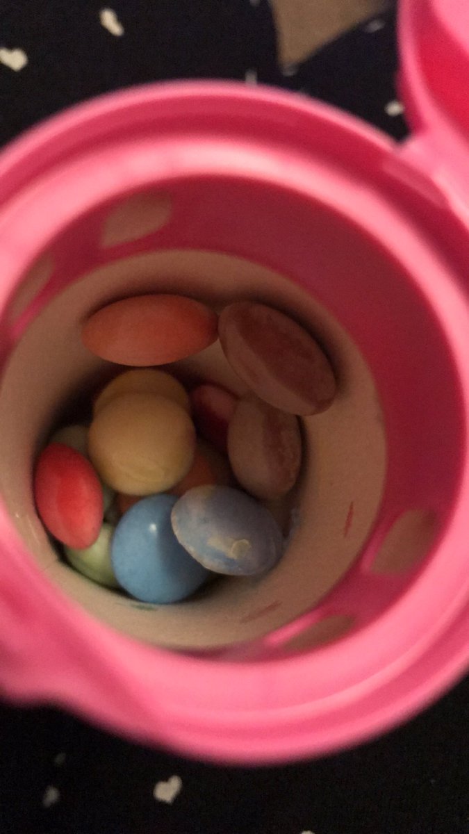 Angelari's tweet photo. @NestleUKI not impressed to open my new tub of smarties to find this...discoloured and some stuck to the sides https://t.co/fUqugvRYBu