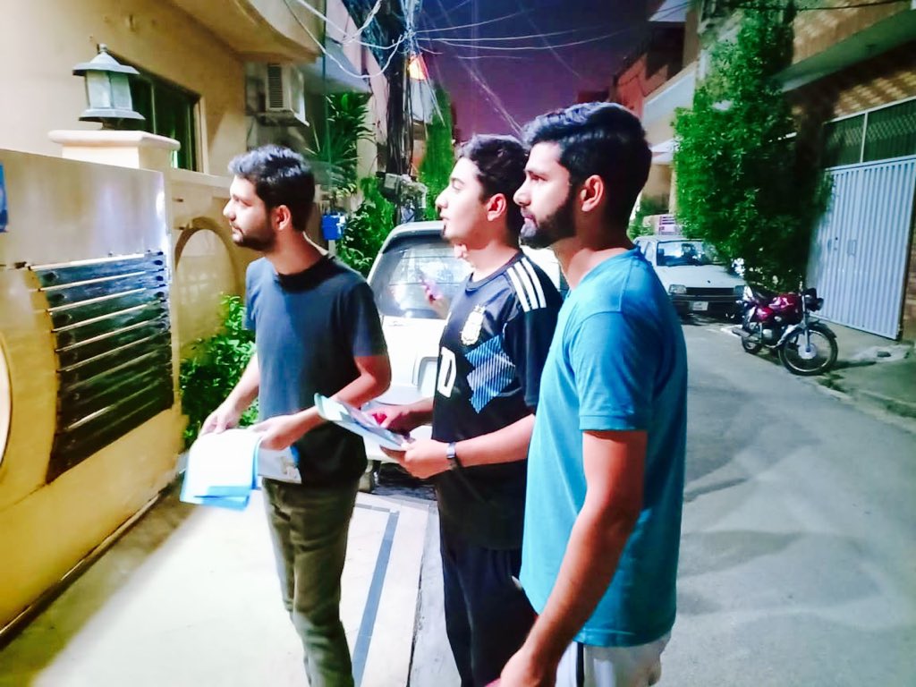 ZahidNabiGill's tweet photo. #NA131 Khan ka 💕
Door to Door to compaign at Pchs Lahore Cantt #Ward8 @HumayunAkhtarK #14Oct2018 https://t.co/c7lYT2LvAe