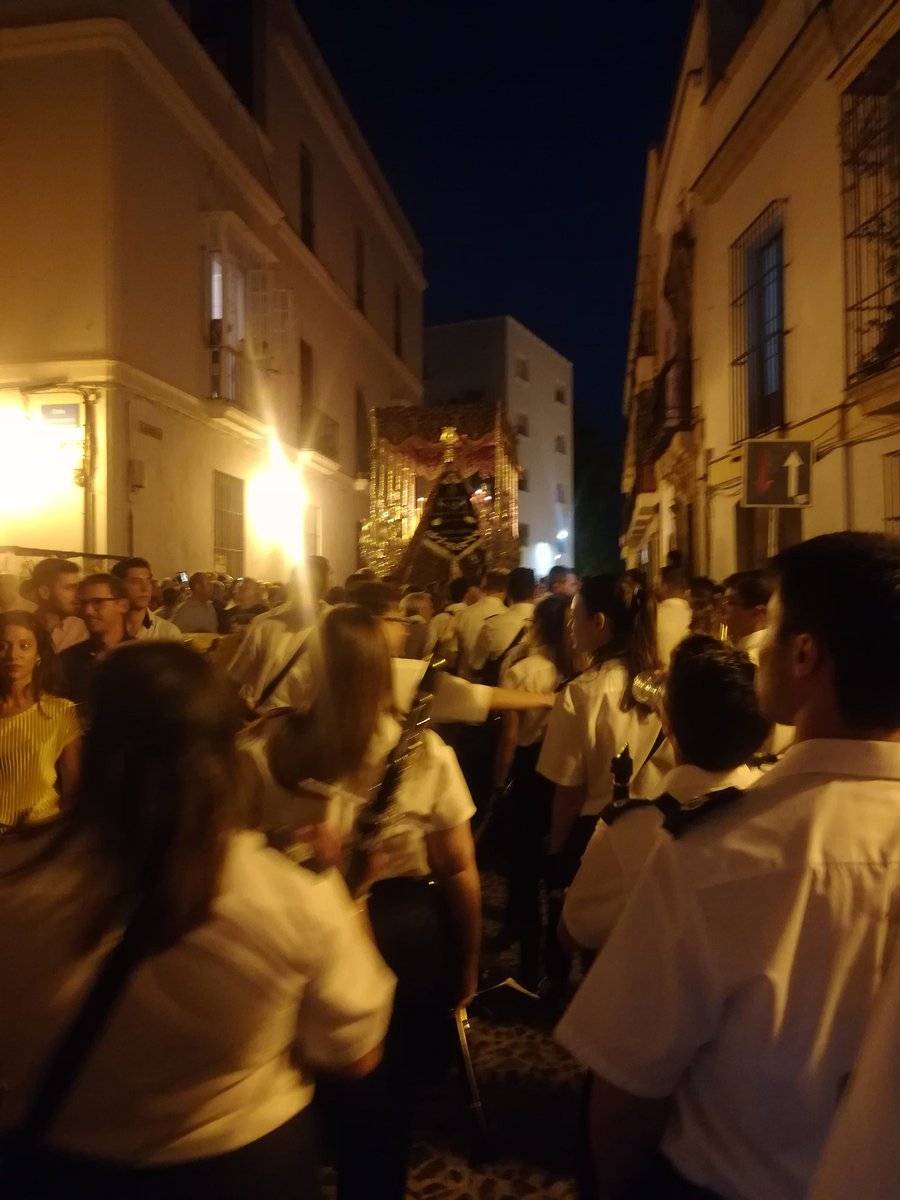 AFBMPalomares's tweet photo. Suena por Calle Carmen la nueva marcha dedicada a Nuestra Señora del Valle Coronada, "MARÍA SANTÍSIMA DEL VALLE", compuesta por Santiago Bellido @Santi9922 @HermandadCristo #Jerez #RegresoaSanTelmo https://t.co/iJMh3UZHnB