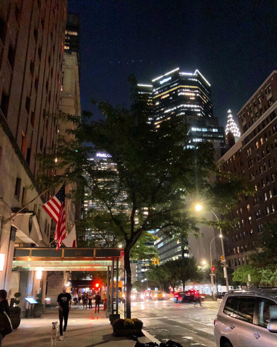 severinemanuel's tweet photo. The Kitano Hotel in Murray Hill is well placed for a view of the Chrysler &amp; MetLife Buildings, especially at night when the city lights are the brightest #kitanohotel #murrayhill #centralparksouth #street #NewYork #nightscape #citylights #severinemanuel #nyc #ny #nightphotography https://t.co/hpac14ZCLf