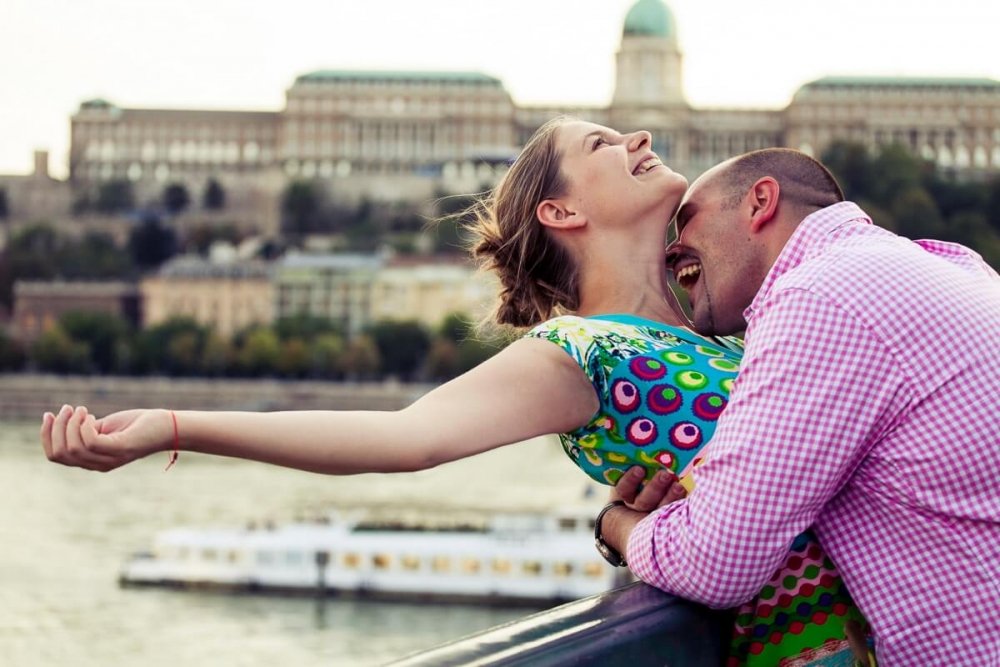 birtaphoto's tweet photo. Take home some extra special memories of your time in Budapest! Your personal photographer will take pictures of you at various locations in Budapest, with cosy crafts, winding streets and some of the city's most iconic buildings as backdrops. www #budapestphotoshoot https://t.co/M9gUhUurKE