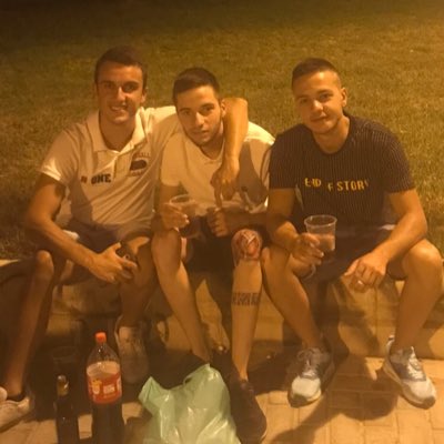 JOTAS95's tweet photo. #NuevaFotoDePerfil @Luisaao87 @tonialmeria94 https://t.co/89rjUwEYsH