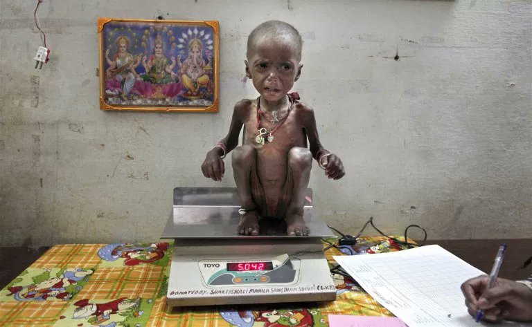 drbramhajasuja's tweet photo. #वाह_मोदी_जी_वाह
#377ishistory #सम्लैन्गिक्ता अब वैद्द है।
#सुरेश_संग_रमेश अब बच्चे होंगे ही नहीं।
#497unconstitutional #विवहोप्रान्त सम्बन्ध गैर कानुनी नहीं।बच्चे किसके हैं पता ही नहिं।
सरला का पति कमला के यहां जा सक्ता है& कमला का पति विमला के यहां।मतलब जहां गमला देखो बीज बो दो https://t.co/iKafHZdEuI