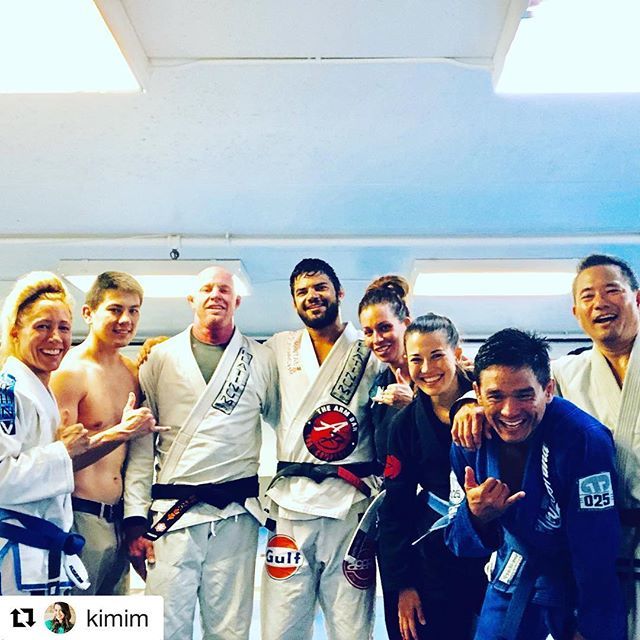 mrshawaiius2015's tweet photo. Yesterday’s reflection I’m truly grateful🙏🏽 #Repost @kimim with @get_repost
・・・
Thank you so much @horlandomonteirobjj and @platinumjiujitsu for the great training today! So fun! 🙏✨ #grapplingunlimited #jiujitsu
📸: @8gretchen8 🙌🏼 https://t.co/MfjXgbIvS8 https://t.co/YwaAXi00Tq