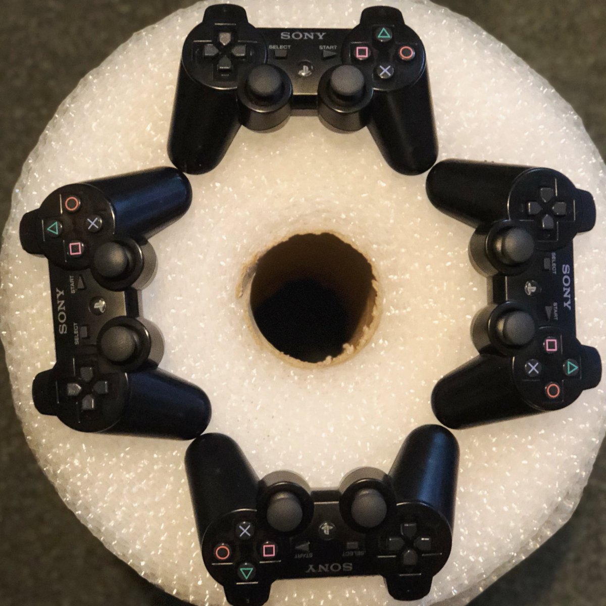 BaxtrosL's tweet image. Dual shock 3 get together 👾 #PS3Controller