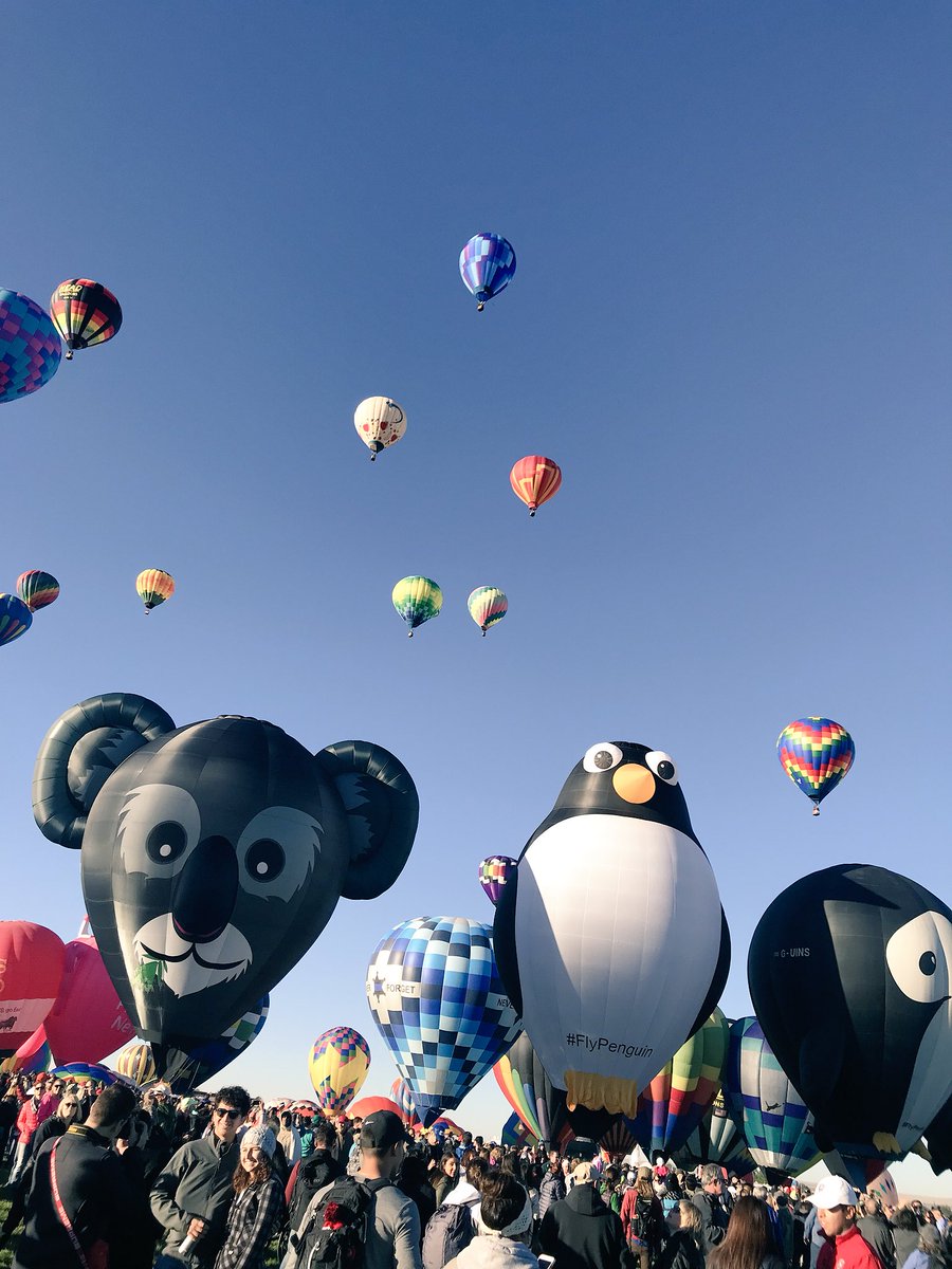 This morning!! 🌞🍩🎈#balloonfiesta #fourthirtyistooearly