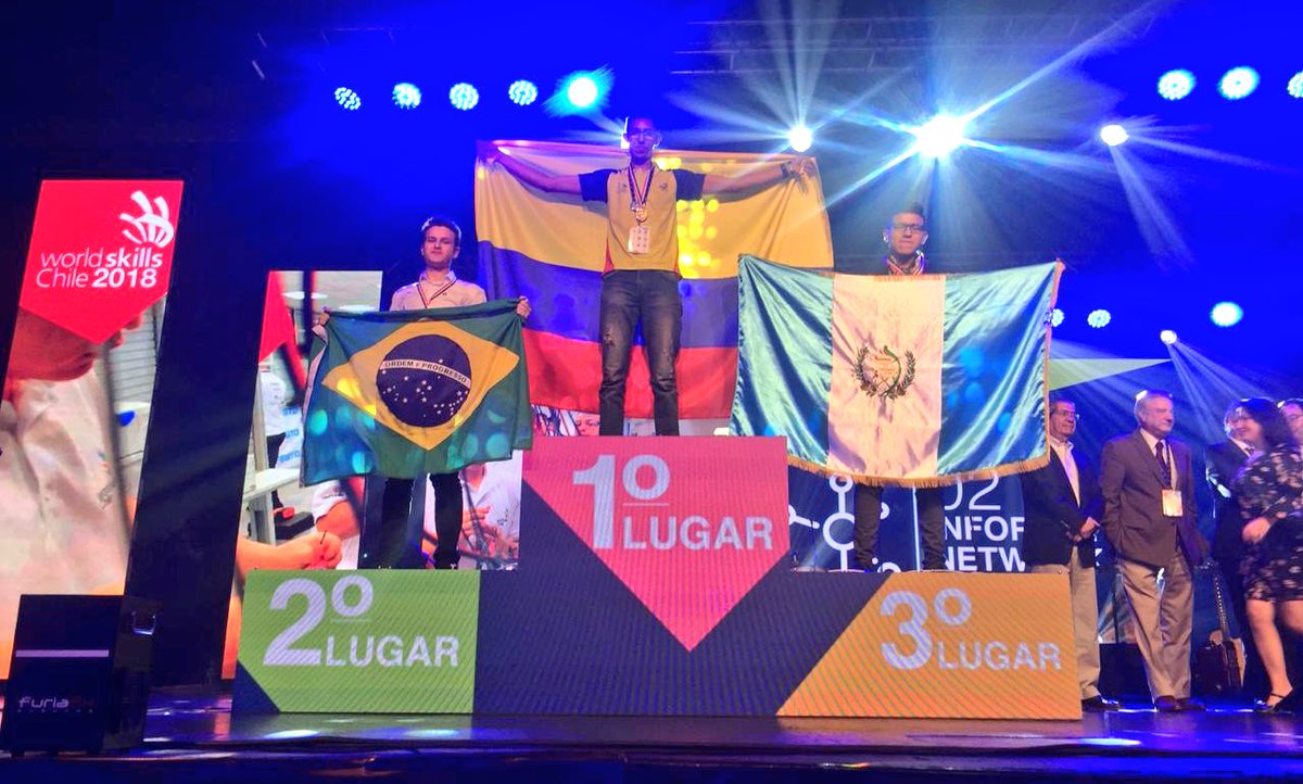 EnriqueRomeroDC's tweet photo. ¡Gracias David! Por darle la alegría  al país y a la regional de celebrar tu victoria en la habilidad de Cableado de Redes de Información En @WorldSkillsCh 
¡Muy orgullosos! por recibir la medalla de oro y el reconocimiento del talento demostrado ante el mundo🌎🏆#SENACampeón https://t.co/7Dzgh9e8Qd