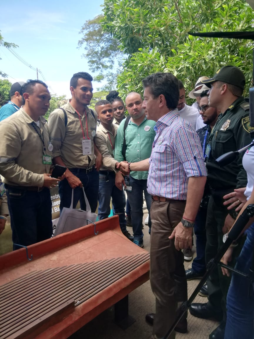 UNNCOL's tweet photo. Sin lugar a duda nos sentimos muy afortunados de hacer parte de éste maravilloso proceso cómo lo es la #MineriaBienHecha y qué desde nuestro @SenaCfma seguimos trabajando en pro de lograr éste paso. @GobAntioquia @SBDIR_SENACFMA @Mineros_sa @SENAComunica https://t.co/EHQPQJ3BsK