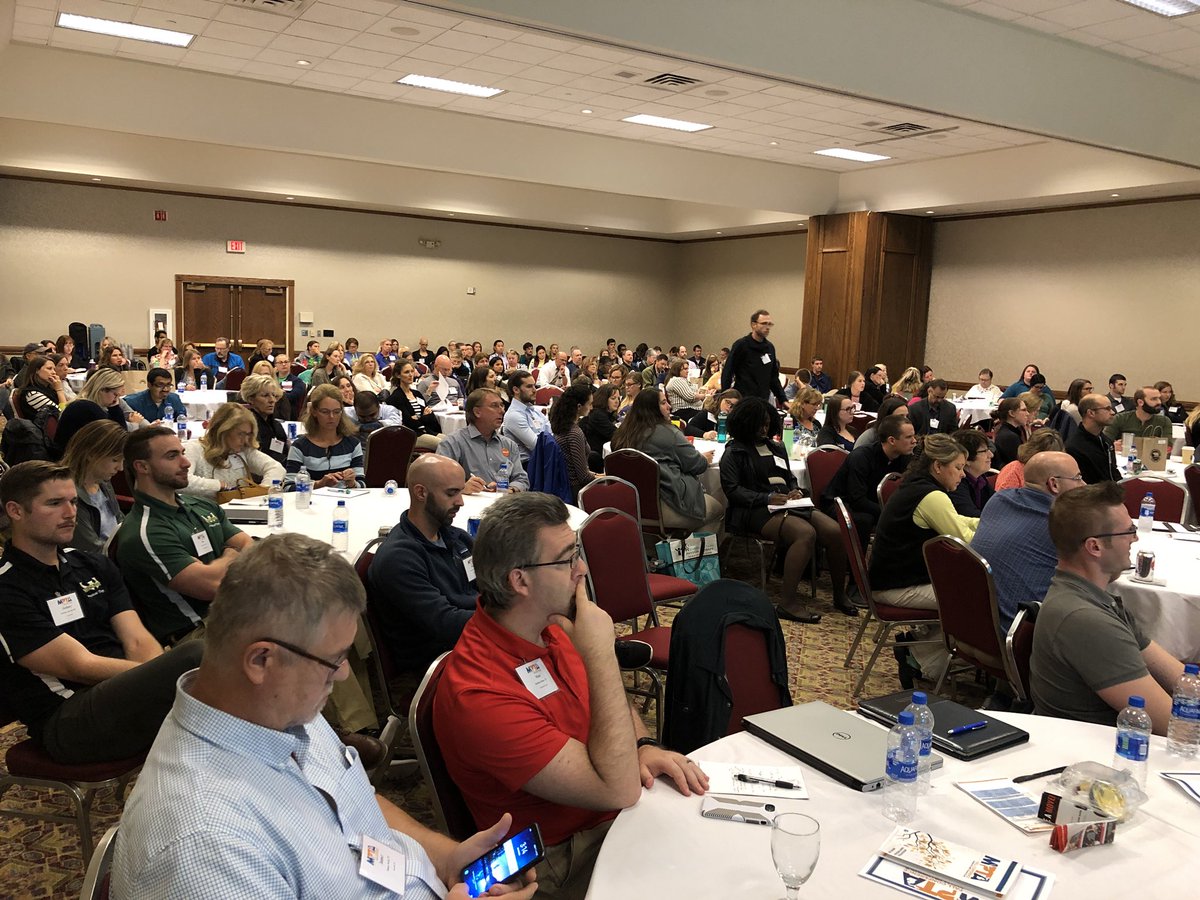 michellemDPT's tweet photo. Packed house for Dr. Sarah Case and Dr. Susan Tomica’s presentation on “Pain and the Brain”. #PainPT #MPTAFallConference https://t.co/TrmJMvPk5A