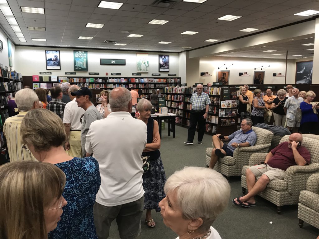 kelgeorgie's tweet image. @SteveDoocy we came.. but we left. They ran out of books and we moved 10 feet in 40 minutes. #lessonlearned #showupearly #stevedoocy #foxandfriends