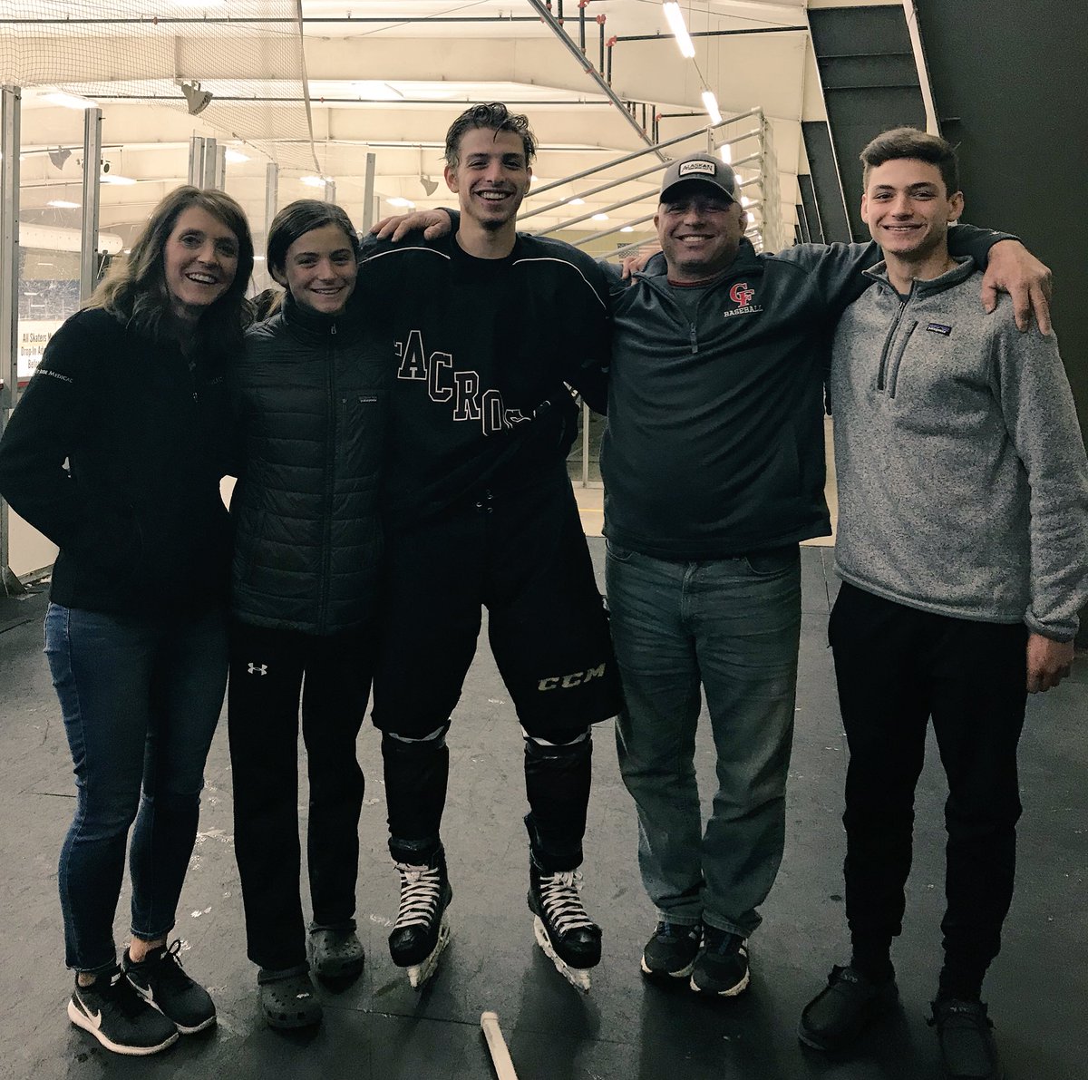 Mistylee300Lisa's tweet image. Weekend full of hockey ❤️#Eagles #MusketeerNation