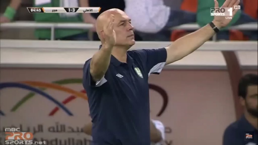 ith3sham's tweet photo. مابِين الأمس و اليوم 💚🤝
مدرب #الاهلي السابق جروس بالكبرياء يُحقق كأس السوبر المصري على حسِاب #الهلال .
ـ https://t.co/zMFRj0kyY6