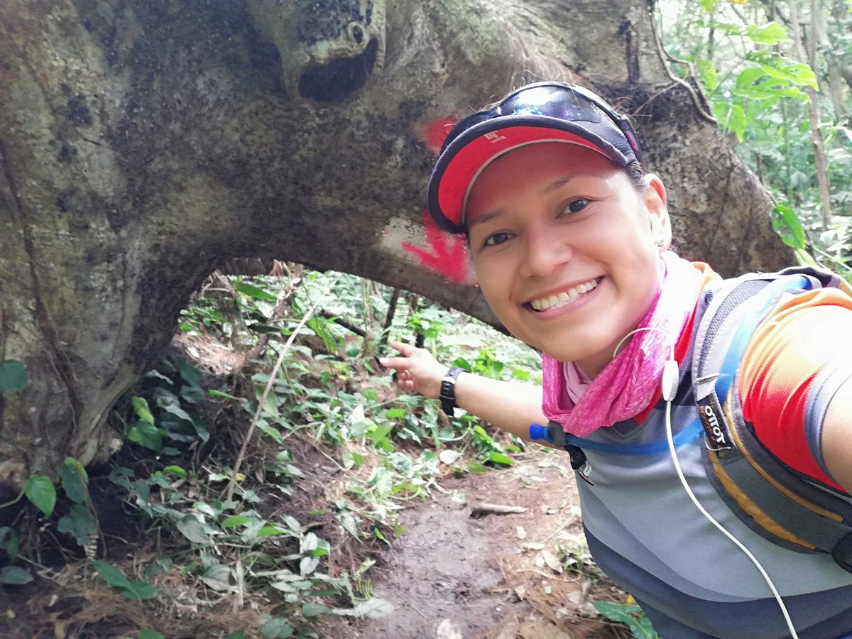 lailirunner's tweet photo. Caminos de Felicidad #runners #runnersgirl #training #runhappy #yoelegicorrer #soycorredora #soyrunners #neverkeepwalking #trail #trailrunning #trailrunnersv #UTCOM2018 https://t.co/zTNGVLslXA