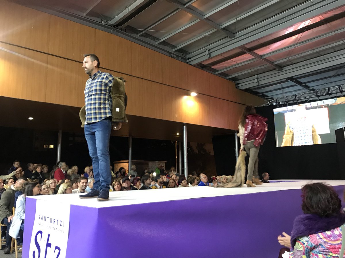 JEAndradesG's tweet photo. Nuestra mejor moda para nuestros mejores modelos. #PasarelaSanturtzi #ComercioLocal #NuestroComercio https://t.co/DxkcDHtGOl