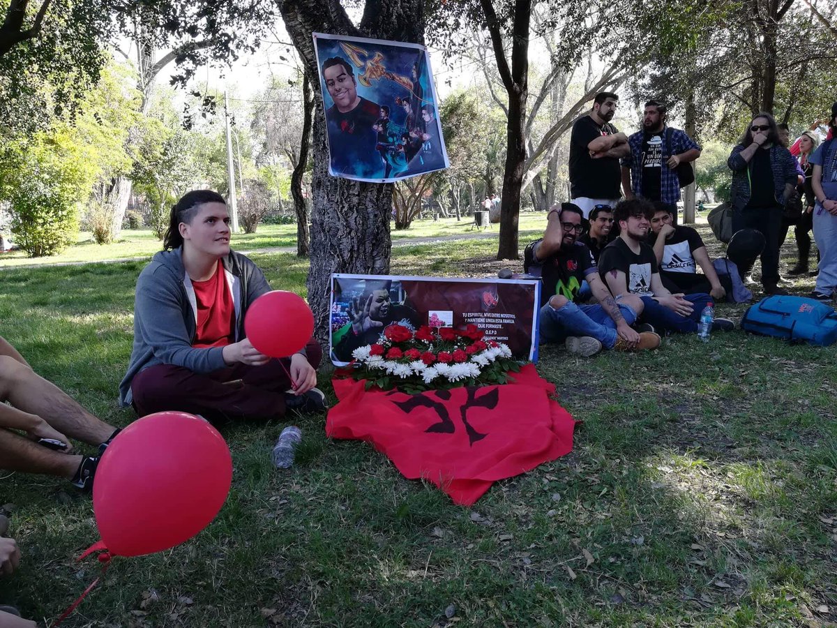 KaosLatinGamers's tweet photo. La familia Kaótica ya está reunida en el Parque O'Higgins despidiendo a nuestro querido @KLGCuballende 

Aprovechamos de agradecer todas las muestras de apoyo y afecto que nos han llegado durante esta semana. No tenemos palabras para describir todo el amor que hemos recibido
🖤🦏 https://t.co/DzpbiLqql9